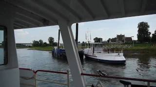 Oversteek IJssel Deventer De Worp  De Welle met motorveerboot Stokvis [upl. by Doownyl913]