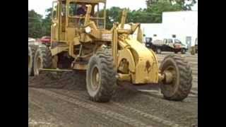 6 wheel drive Austin Western Grader from the 70s grading a parking lot [upl. by Caves40]