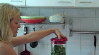 How to make Cleansing Green Juice with a blender and Tracy [upl. by Dennis]