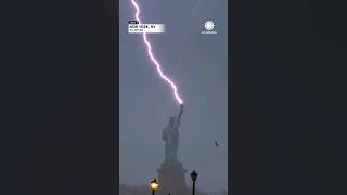 ‘Daredevil’ photographer captures lightning hitting the Statue of Liberty [upl. by Earleen]