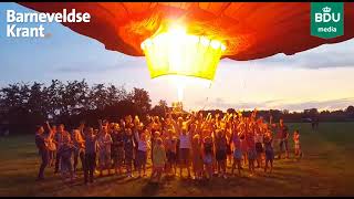 Passagiers luchtballon na landing feestelijk onthaald 2282019 [upl. by Asilanom336]