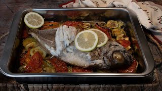 Besugo al horno con verduras SENCILLO [upl. by Sacttler593]