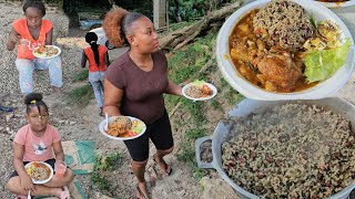 cooking my Sunday dinner on the work site  callaloo rice amp beas with home style chicken [upl. by Oicaroh]