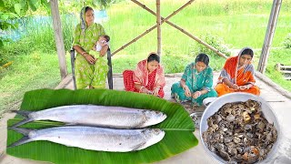 নদীর গাং চেলা মাছের তেলঝাল আর আলুবেগুন দিয়ে ছোট কাঁকড়ার ঝাল রান্না  river fish curry [upl. by Limbert]