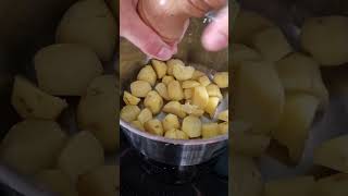 Aardappelpuree maken [upl. by Mcquoid]