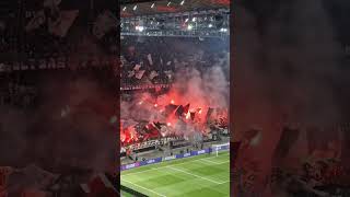 Eintracht Frankfurt Fans mit Pyros in Europapokal spiel [upl. by Aldwon255]