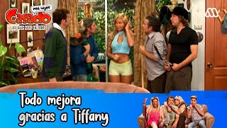 Tito le cobra a los que quieran mirar a Tiffany  Temporada 1  Casado con Hijos [upl. by Linehan]