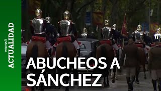 Se escuchan abucheos a Sánchez al terminar del desfile del 120 [upl. by Jodee948]