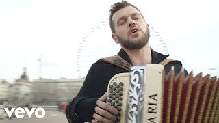 Claudio Capéo  Un homme debout clip officiel [upl. by Eustashe]