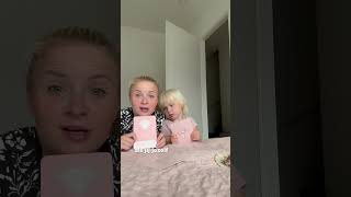 Kaartje trekken met dochtertje Rosa uit het liever voor jezelf kaartendeck vlog zelfliefde vlog [upl. by Dimond]