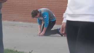 Przyklejony telefon  Phone Glued to Ground Prank Majster [upl. by Eylrahc]