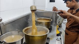 Indias most famous Tea for Rs 10  Yewale Amruttulya Chai  Indian Street Food [upl. by Billi]