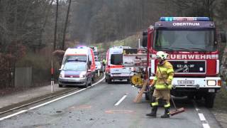 Unfall auf L102 bei Seeham fordert drei Verletzte [upl. by Lejeune901]