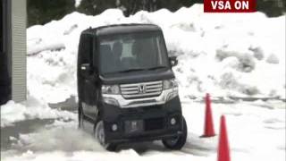 ホンダNBOXを雪道で走らせてみました [upl. by Yhtomit82]