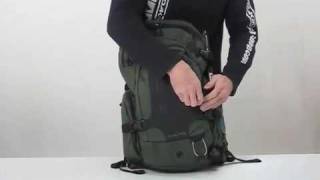 Der Dakine Chute 18L Pack  praktischer Snowboard amp Ski Rucksack [upl. by Gilus381]