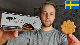 Annas Pepparkakor Lakrits Swedish Gingerbread Cookies with Licorice REVIEW [upl. by Salta196]