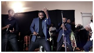 Fr Fiston Mbuyi met le feu à avec sa nouvelle danse Lindanda 🔴 congolesegospelcongolais congolais [upl. by Blaise]