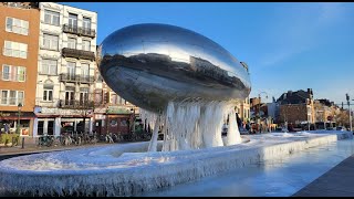 Koekelberg  le froid a complètement transformé la fontaine de la place Simonis [upl. by Bast]