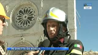 Terremoto scossa in diretta durante lo speciale del Tg2000 da Norcia [upl. by Niarda812]