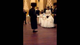 Oshvar rabbe dancing mitzvah tantz [upl. by Debbi]