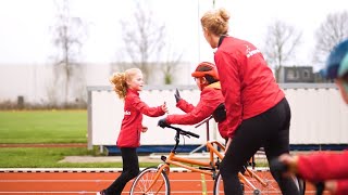 Kinderen met en zonder handicap sporten samen op de club [upl. by Tigram]