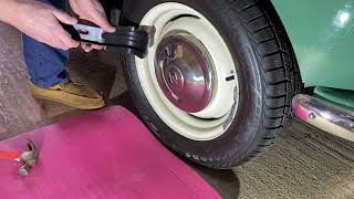 A very easy way to remove hubcaps without damage [upl. by Radnaskela]