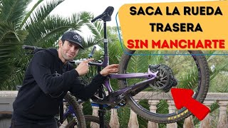 ¿Cómo quitar la rueda trasera de la bici  FÁCIL RÁPIDO y SIN MANCHARTE [upl. by Truk]