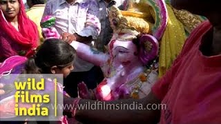 Devotees seek blessing from Lord Ganesha  Delhi [upl. by Aihsilef568]