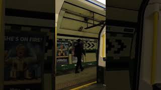 Piccadilly Line Train 1973 Stock Door Closing [upl. by Giovanni499]