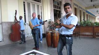 SONEROS CALLEJEROS EN LA HABANA [upl. by Nerta580]