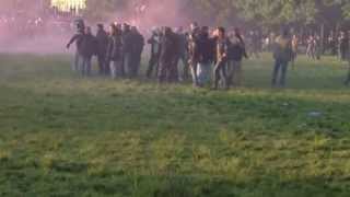 Les manifestants sont excédés en voyant les quotcasseursquot mettre des brassards de police 2 [upl. by Ysdnyl504]