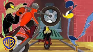 Looney Tunes en Latino  El Coyote motero con facilidad 🏍  WB Kids [upl. by Reyotal129]