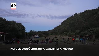 Un inusual cometa atrae a los observadores de estrellas de México a una reserva natural [upl. by Jules]