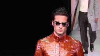 Défilé Homme Giorgio Armani printemps été 2013  Madame Figaro [upl. by Walker]