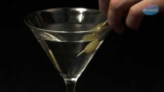 Cocktail  le vodka Martini ou Vodkatini par James bond 007 [upl. by Treat]