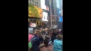 Ambiance sonore à Times Square [upl. by Alleunamme791]