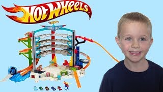 Hot Wheels Ultimate car garage playset with spiral ramp raceway shark attack electric sounds [upl. by Shayne]