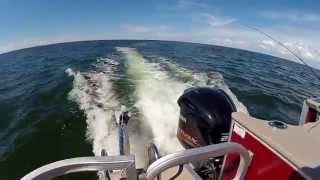 Bennington tritoon with 250HP Yamaha VMAX 4stroke outboard trolling [upl. by Jocelin]