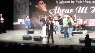 Abrar Ul Haq Live Concert In Bahrain Kuriyan Lahore diyan [upl. by Amabelle208]