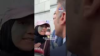 Emmanuel Macron interpellé sur Gaza par des manifestants à Montréal ce jeudi [upl. by Nytsirc]