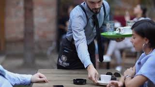 Find the mistakes amp positives What the waiter is doing wrong in this video restaurant waiter [upl. by Nomolos]