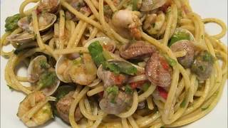 RICETTA SPAGHETTI O MACCHERONI ALLA CHITARRA CON VONGOLE GAMBERETTI ED ASPARAGI [upl. by Knick]