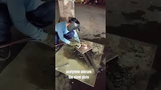 acetylene pierces the steel plate engineeringtechnique youtubeshorts [upl. by Noyar]