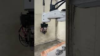 4 Achsen Industrieroboter Handhabungsroboter Scara Roboter STÄUBLI TS80  CS8C bmn [upl. by Vish214]