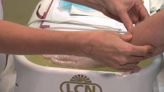 How to apply paraffin wax profesionally to the hands [upl. by Larner]