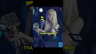 Expressions of Rosé and Bruno when they receive the trophy🤣🤣 blackpink rosé brunomars mama2024 [upl. by Peter]