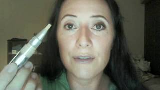 How to use concealer on your eyes using Neutrogena healthy skin eye brightening eye perfector [upl. by Nabalas]