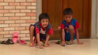 Liliane Fonds helpt kinderen met een handicap in arme landen Richi uit Indonesië [upl. by Roselane]