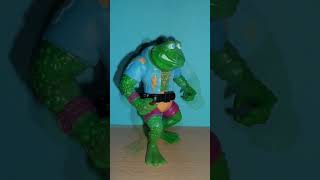 Action Figures Assemble Pt97 Teenage Mutant Ninja Turtles  Genghis Frog von Playmates Toys [upl. by Sivert]