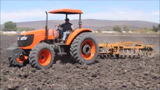 Tractor KUBOTA M108S Rastreando Jacona Mich Febrero 2015  EAE Distribuidor Autorizado Zamora [upl. by Leidag513]